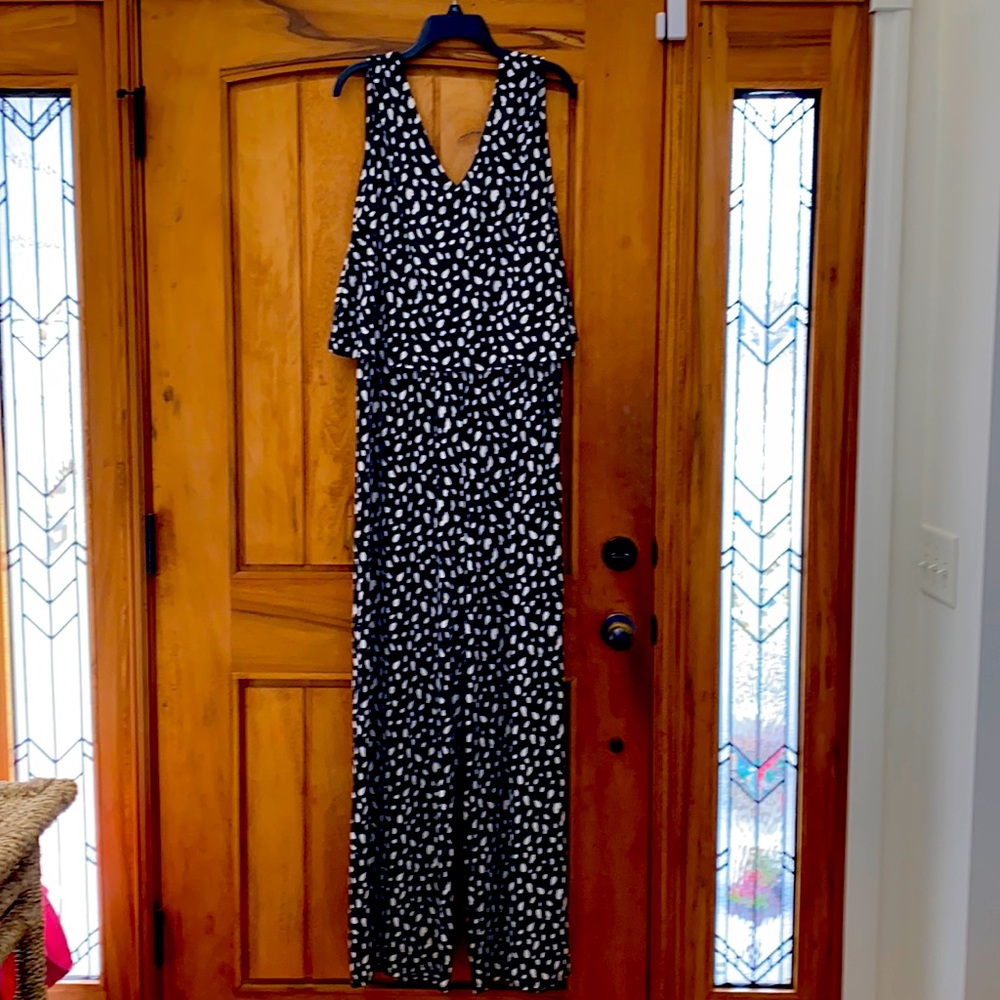 NWT black and White flowy jumpsuit.